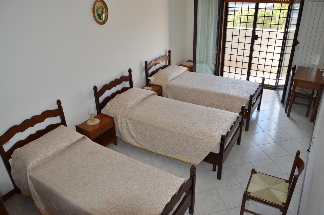 Domus Achille Fosco Otel Ciampino Dış mekan fotoğraf