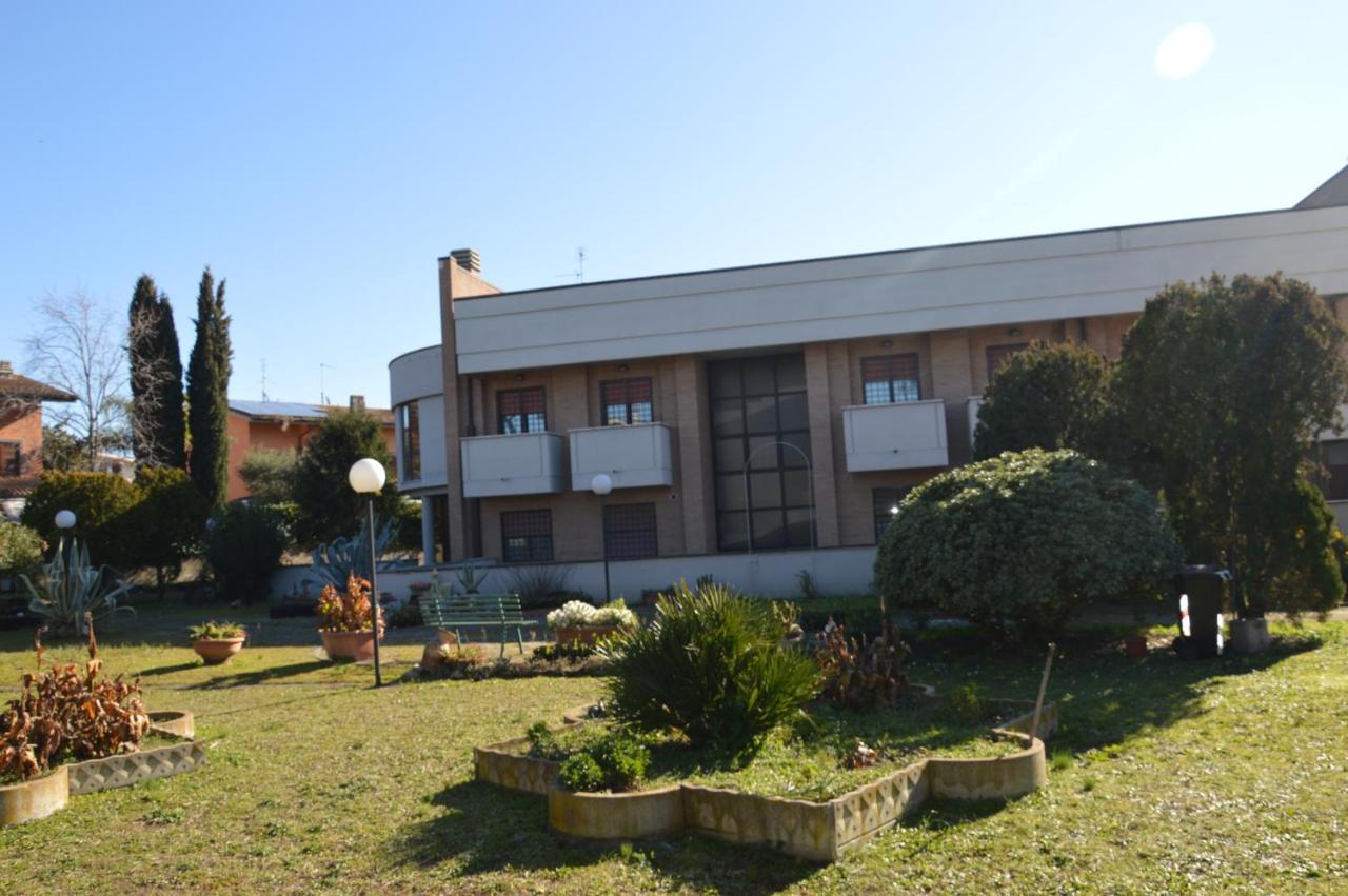 Domus Achille Fosco Otel Ciampino Dış mekan fotoğraf
